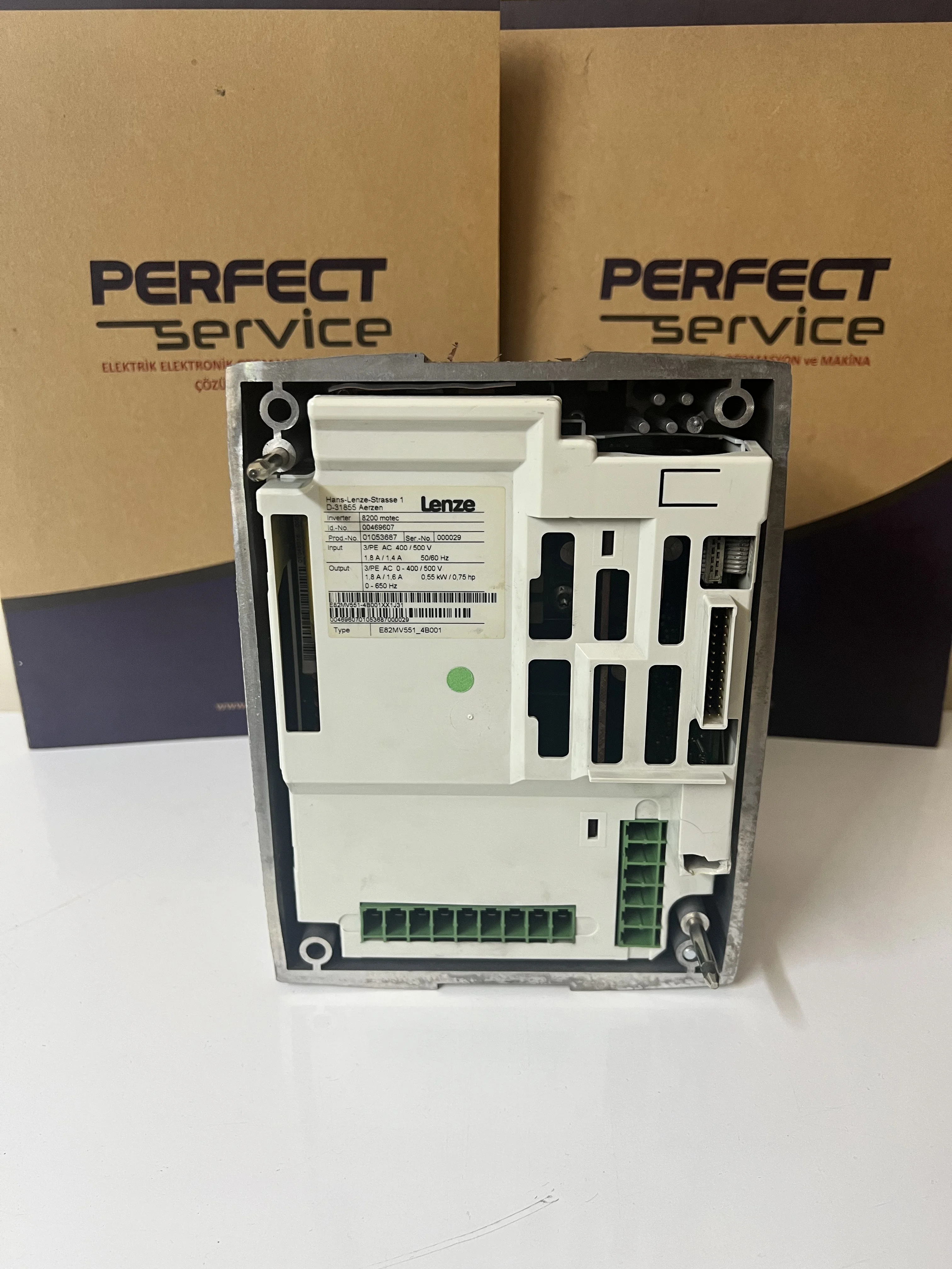 Lenze E82MV551-4B001XX1J31 8200 Vector Frekans İnverteri (5.5 kW)