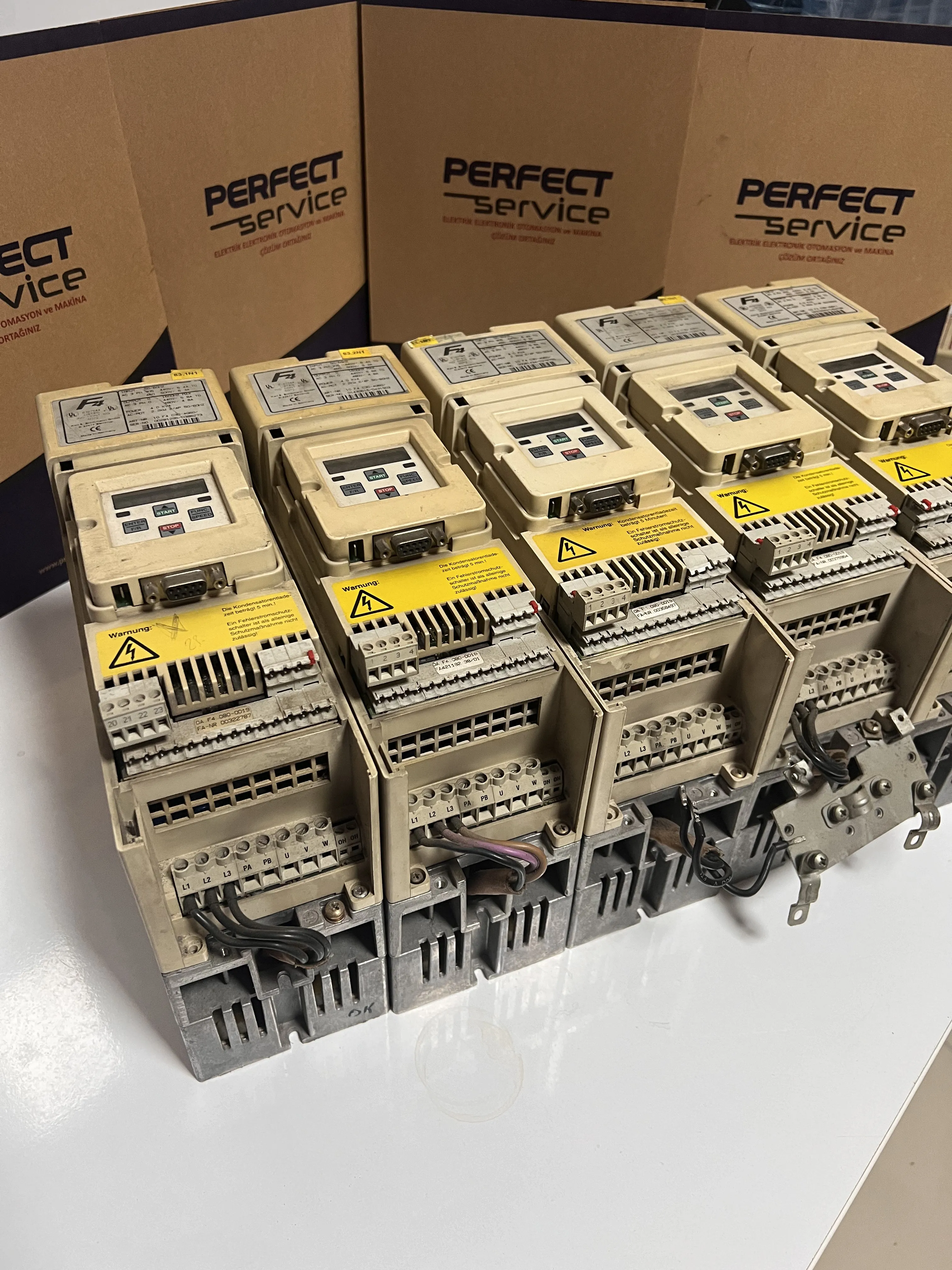 Ürün resmi: KEB F4-10.F4.C3D.4Q61 Sürücü – Combivert F4 Endüstriyel Motor Kontrol Cihazı