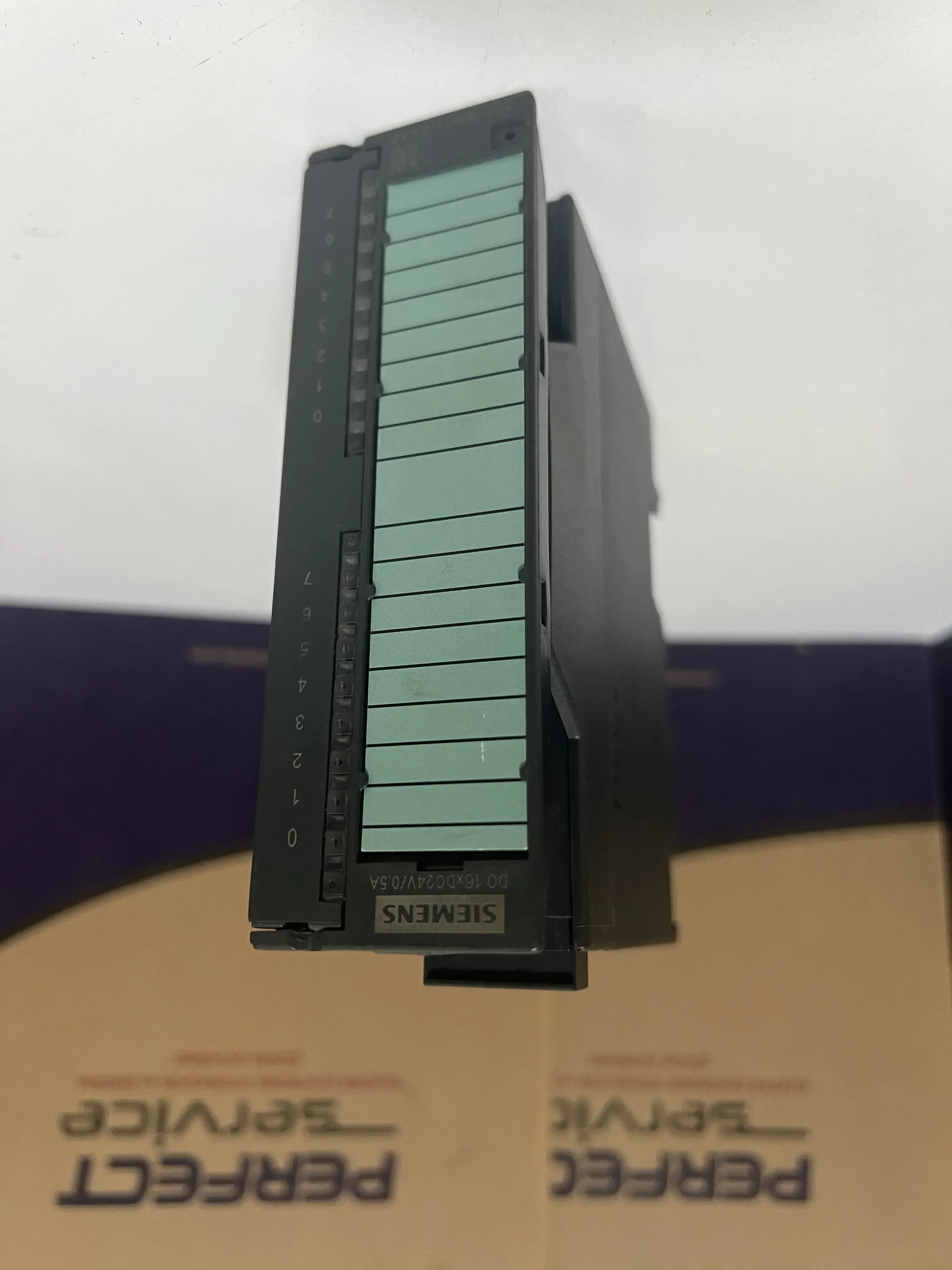 Siemens 6ES7322-1BH01-0AA0 Dijital Çıkış Modülü