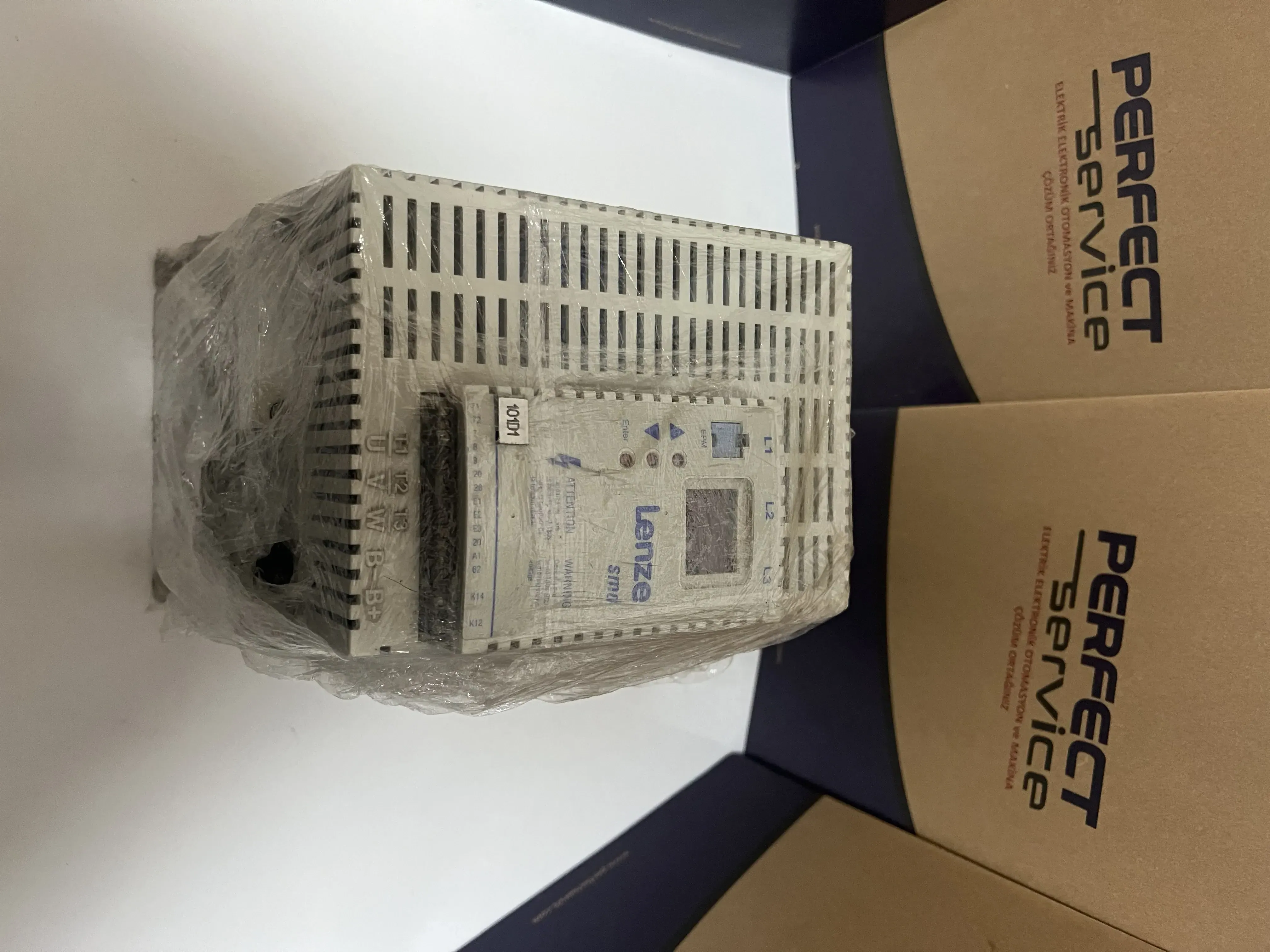 Lenze ESMD113L4TXA SMV Serisi Frekans İnverteri