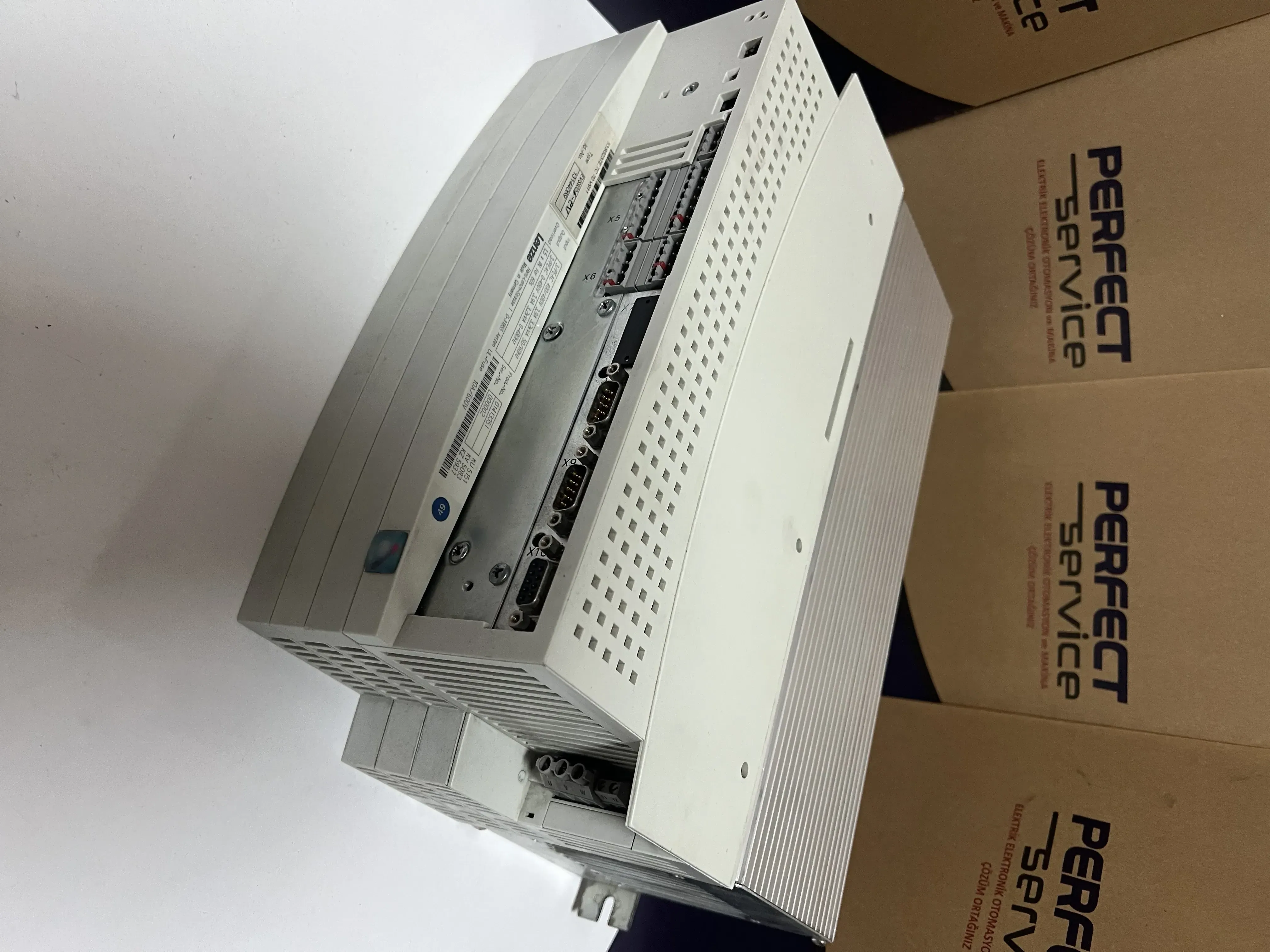 Lenze EVS9326-ES 9300 Servo İnverter Sürücü