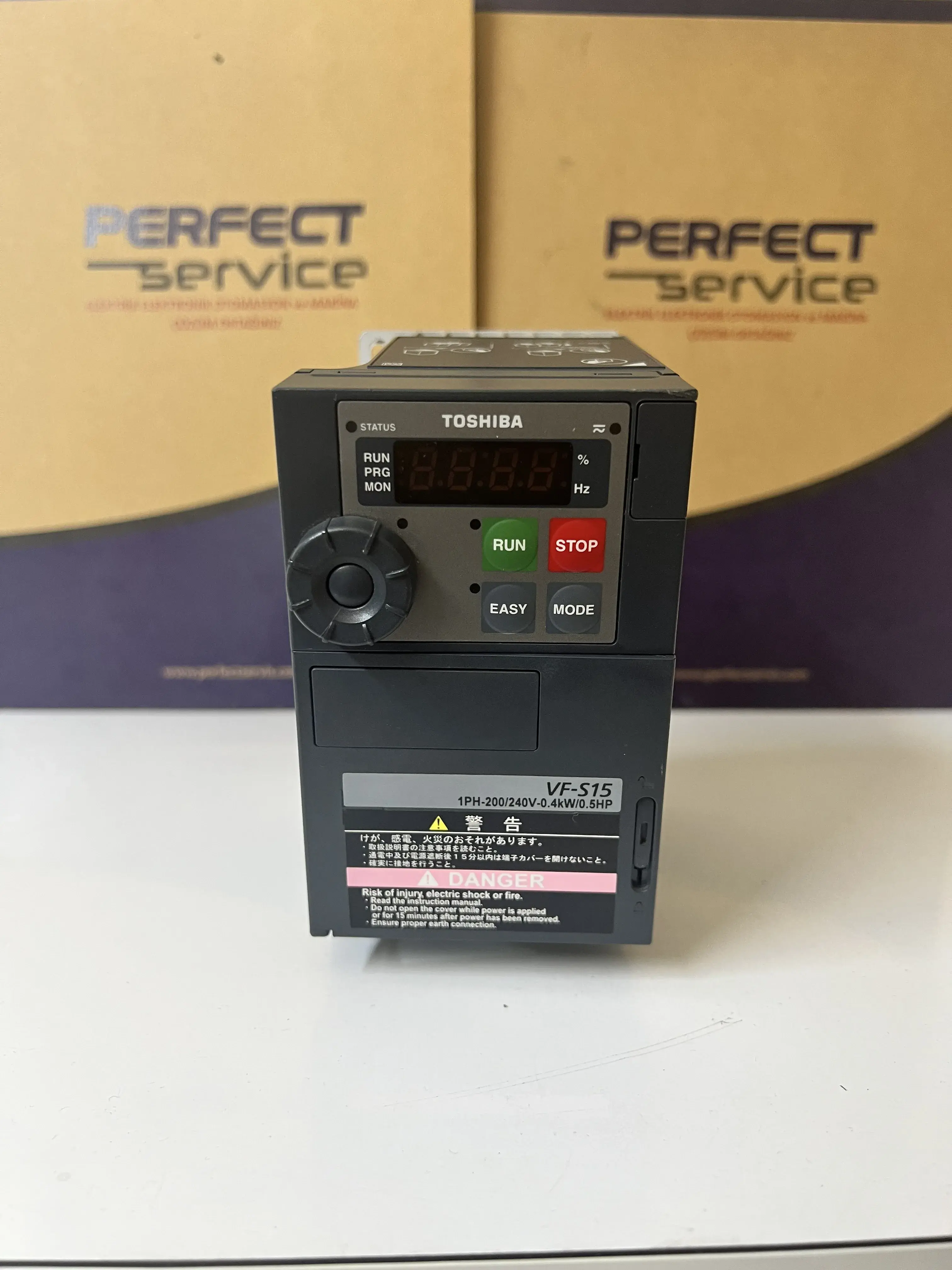 Toshiba VFS15S-2004PL-W Frekans İnverteri (0.4 kW)